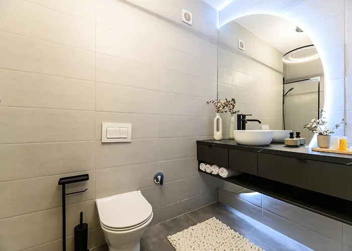 Moonlight Mountain Retreat