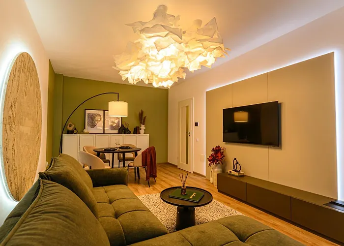 Moonlight Mountain Retreat Apartment *